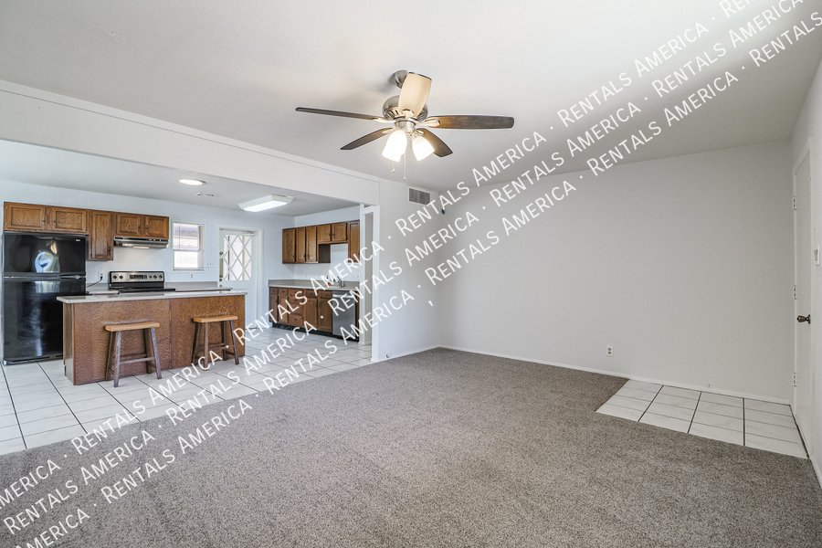 Location! Scottsdale! 3 Bedroom! Corner lot! One Month Free!! property image