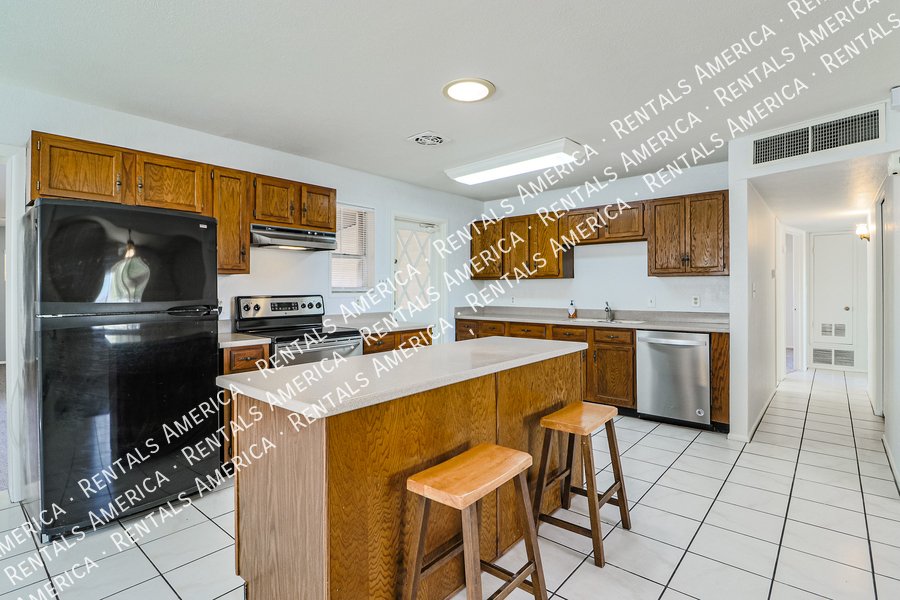 Location! Scottsdale! 3 Bedroom! Corner lot! One Month Free!! property image