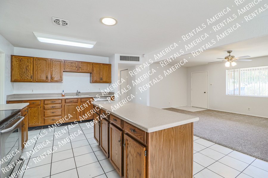 Location! Scottsdale! 3 Bedroom! Corner lot! One Month Free!! property image