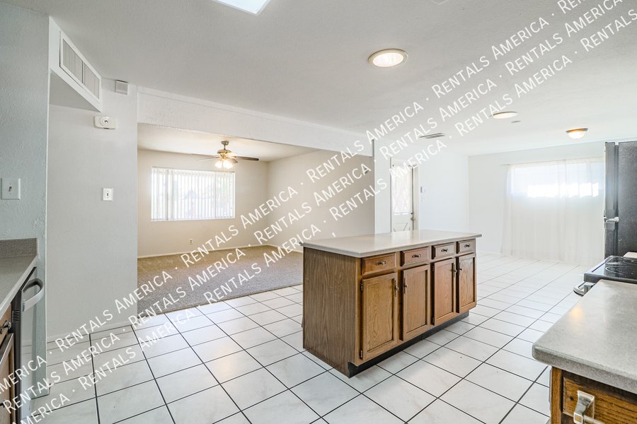 Location! Scottsdale! 3 Bedroom! Corner lot! One Month Free!! property image