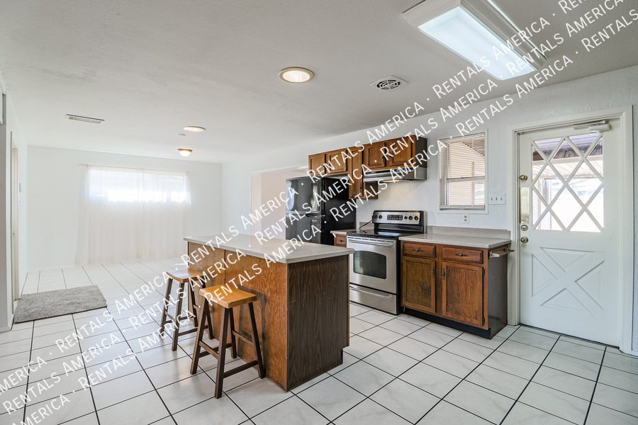 Location! Scottsdale! 3 Bedroom! Corner lot! One Month Free!! property image