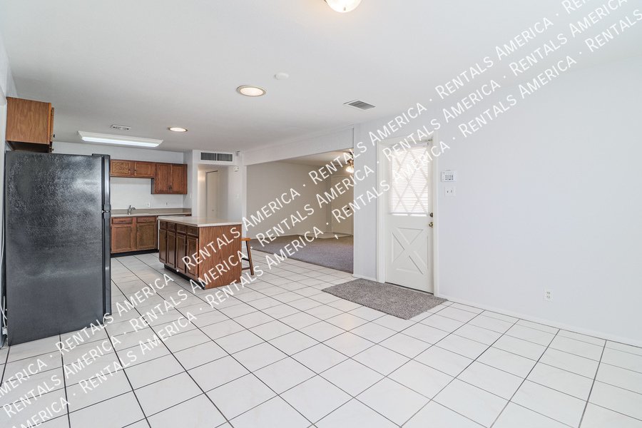 Location! Scottsdale! 3 Bedroom! Corner lot! One Month Free!! property image