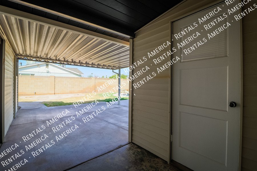 Location! Scottsdale! 3 Bedroom! Corner lot! One Month Free!! property image