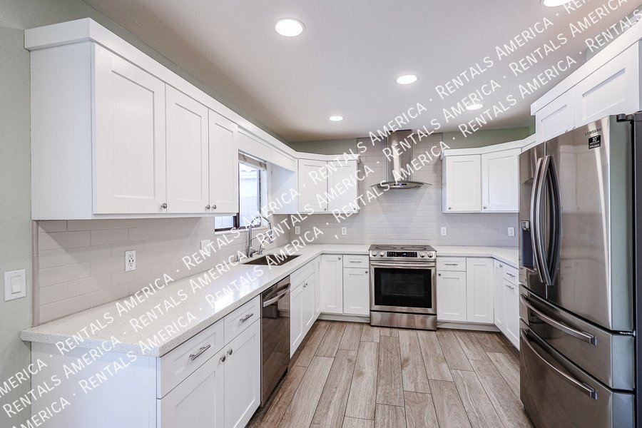 UPDATED 4 BEDROOM IN MOUNTAINGATE property image