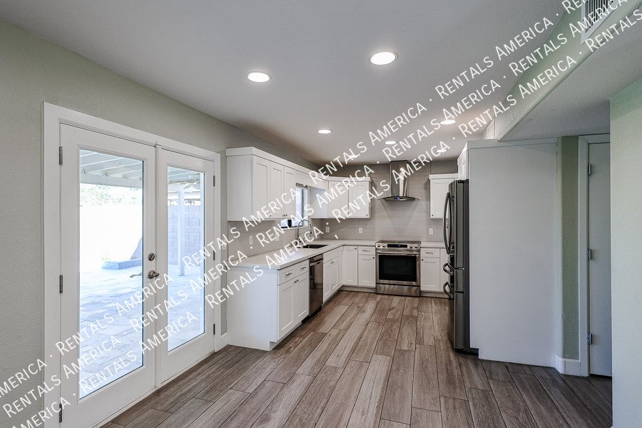 UPDATED 4 BEDROOM IN MOUNTAINGATE property image