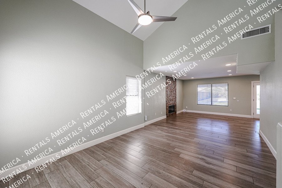 UPDATED 4 BEDROOM IN MOUNTAINGATE property image