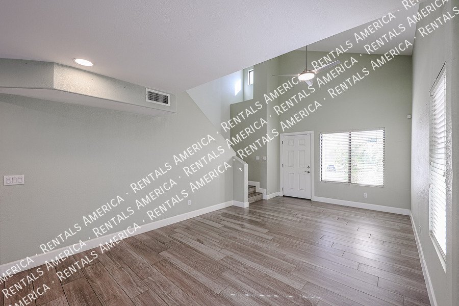 UPDATED 4 BEDROOM IN MOUNTAINGATE property image