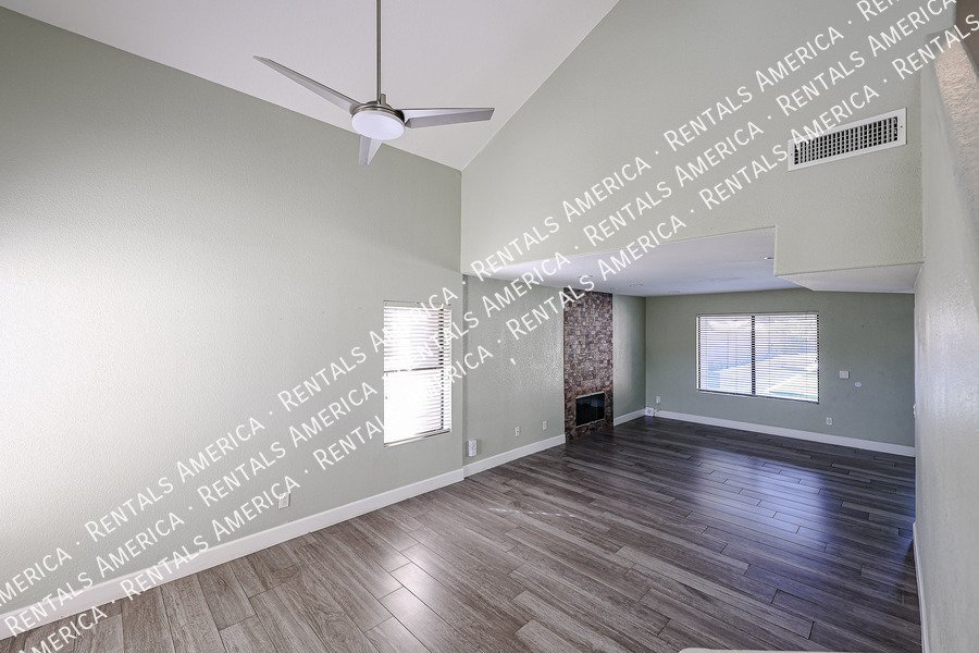 UPDATED 4 BEDROOM IN MOUNTAINGATE property image