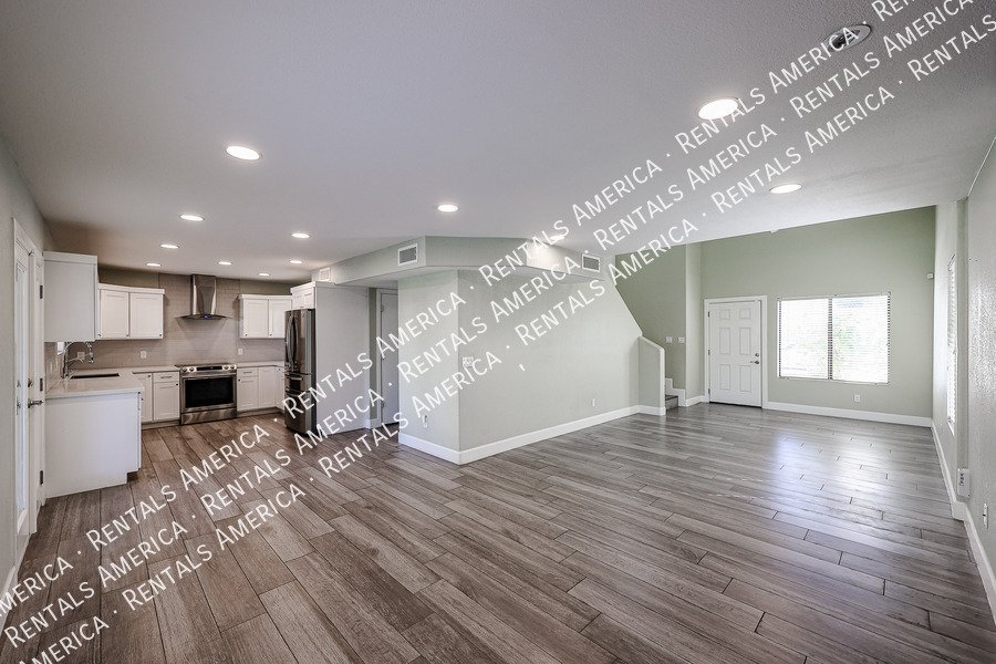 UPDATED 4 BEDROOM IN MOUNTAINGATE property image