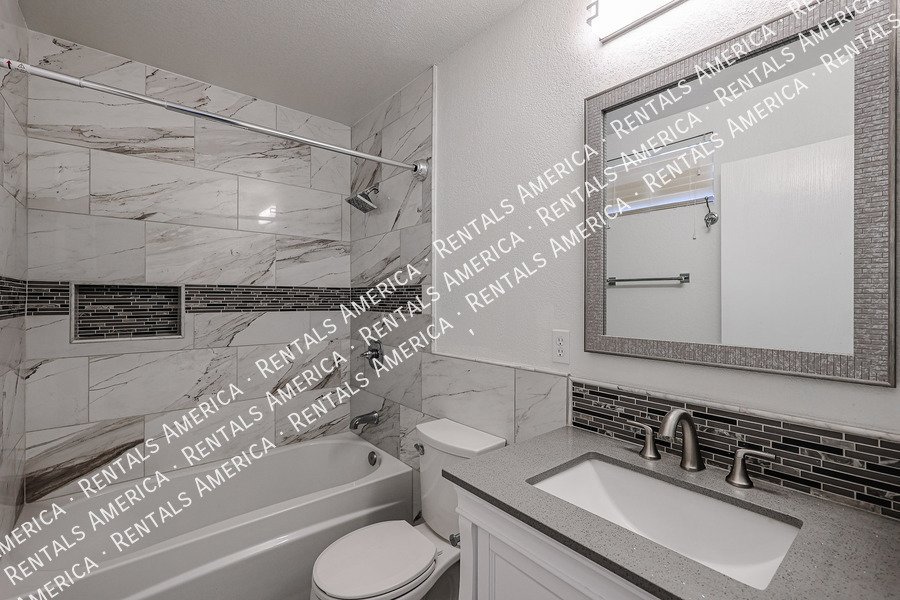 UPDATED 4 BEDROOM IN MOUNTAINGATE property image