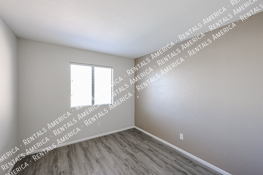 UPDATED 4 BEDROOM IN MOUNTAINGATE property image