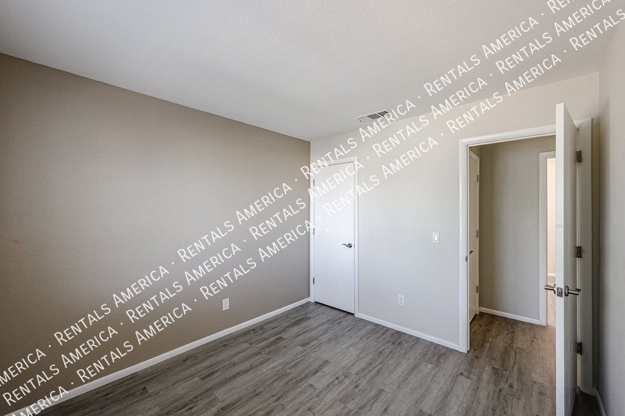 UPDATED 4 BEDROOM IN MOUNTAINGATE property image
