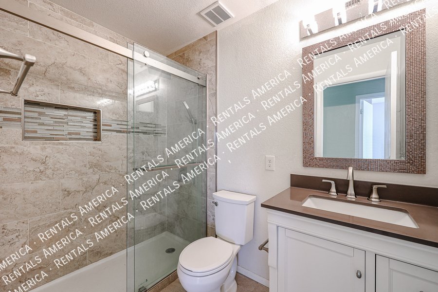 UPDATED 4 BEDROOM IN MOUNTAINGATE property image