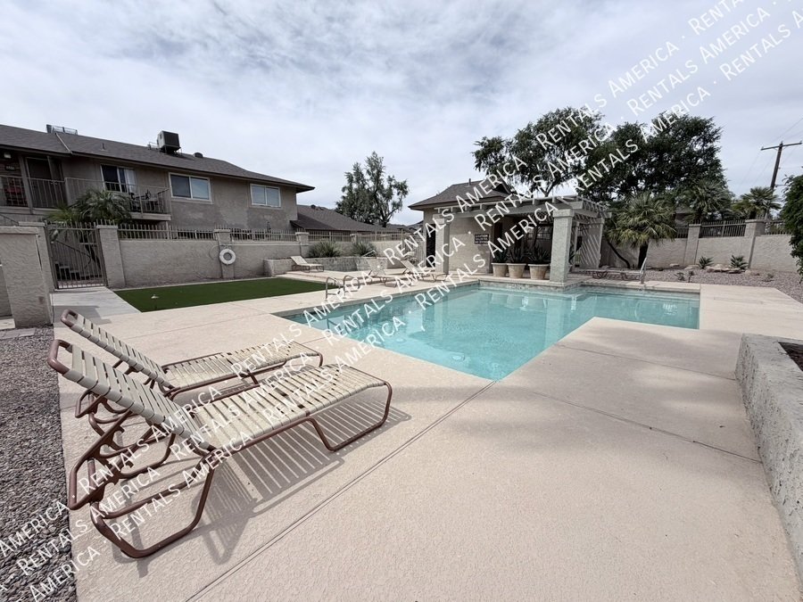 MI SPECIAL & LOWEST PRICE!  2BD 2BA w/ 1 Car Garage in Scottsdale! property image