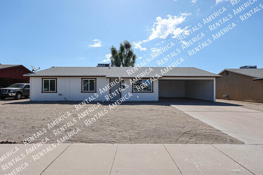 Great 3 bedroom home w/ large backyard property image