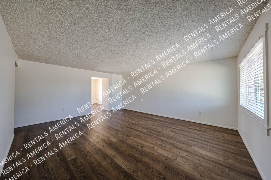 Great 3 bedroom home w/ large backyard property image