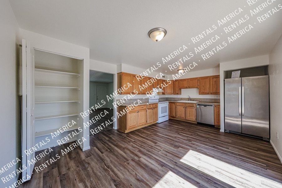 Great 3 bedroom home w/ large backyard property image