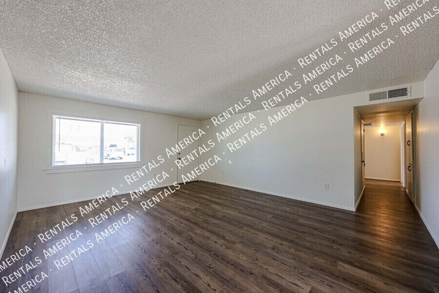 Great 3 bedroom home w/ large backyard property image