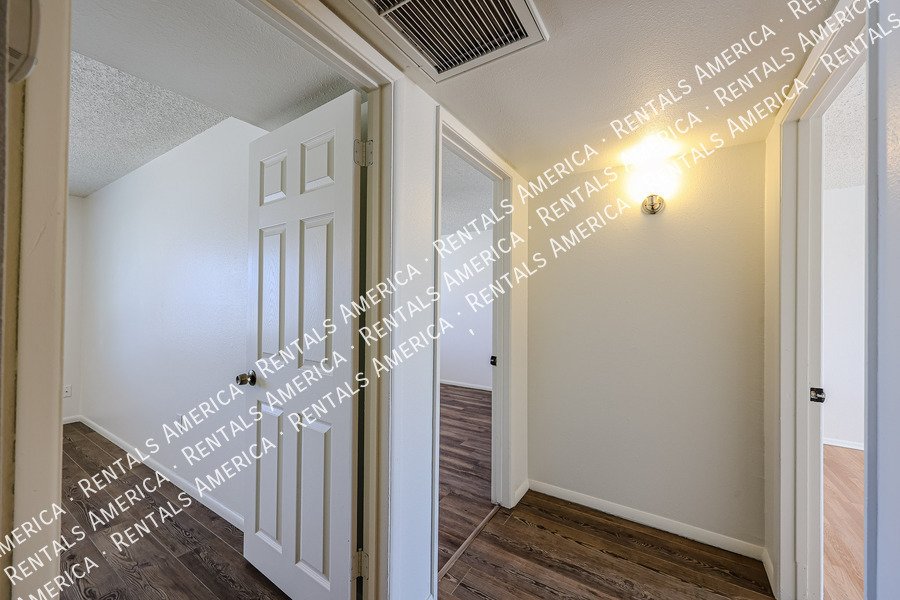 Great 3 bedroom home w/ large backyard property image