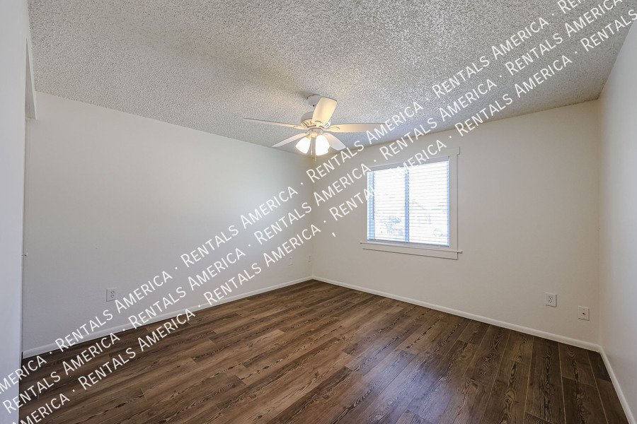 Great 3 bedroom home w/ large backyard property image