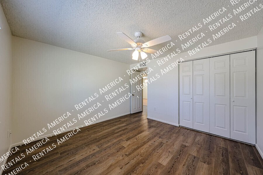 Great 3 bedroom home w/ large backyard property image