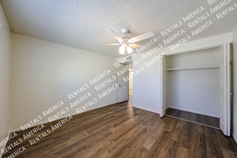 Great 3 bedroom home w/ large backyard property image