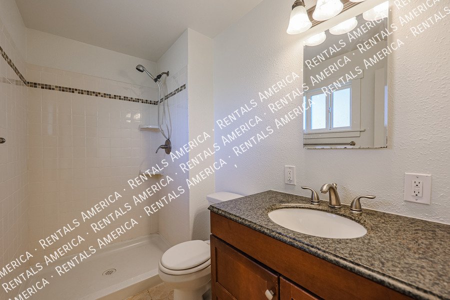 Great 3 bedroom home w/ large backyard property image