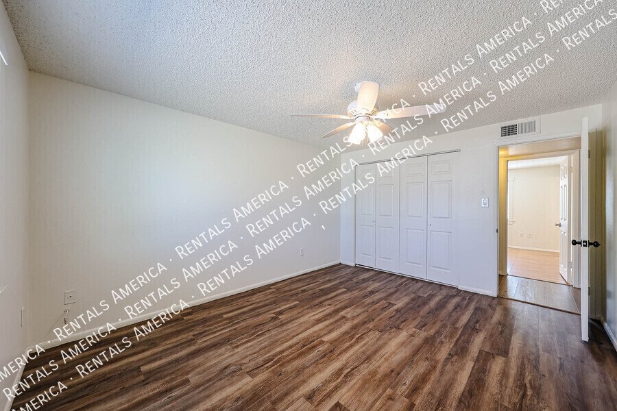 Great 3 bedroom home w/ large backyard property image