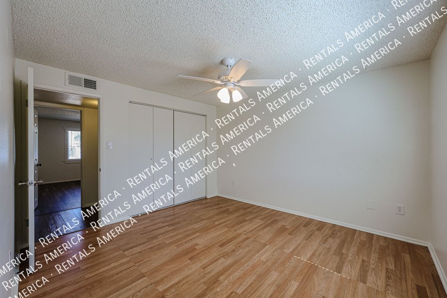 Great 3 bedroom home w/ large backyard property image