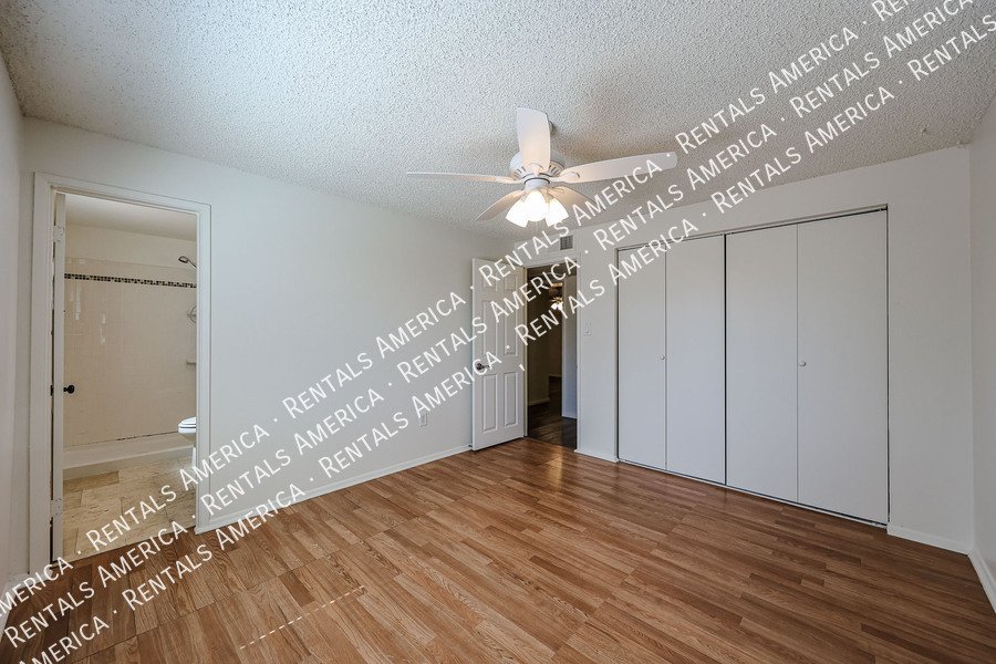 Great 3 bedroom home w/ large backyard property image