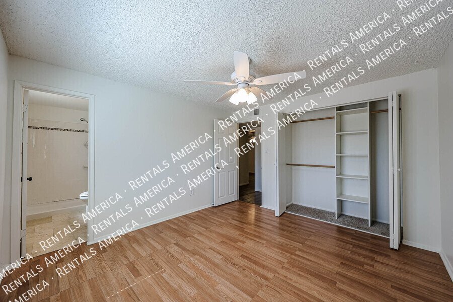 Great 3 bedroom home w/ large backyard property image