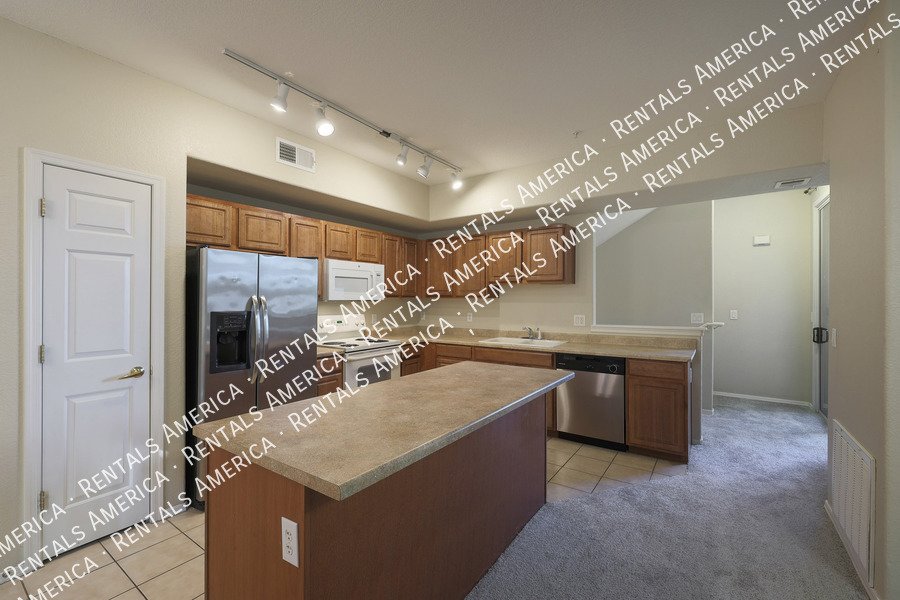 Beautiful 3 Bedroom 3.5 Bathroom Townhouse in Kensington Place!!! property image