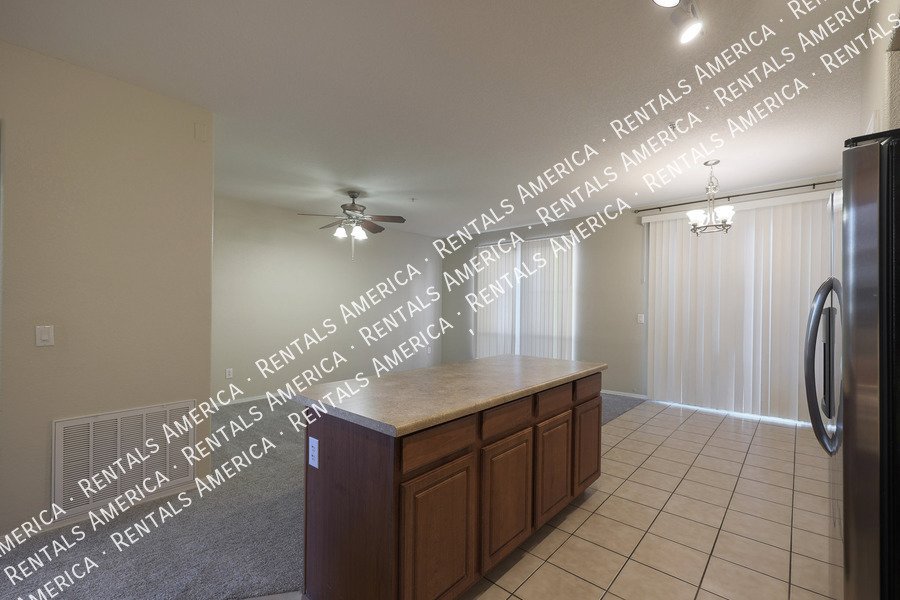Beautiful 3 Bedroom 3.5 Bathroom Townhouse in Kensington Place!!! property image