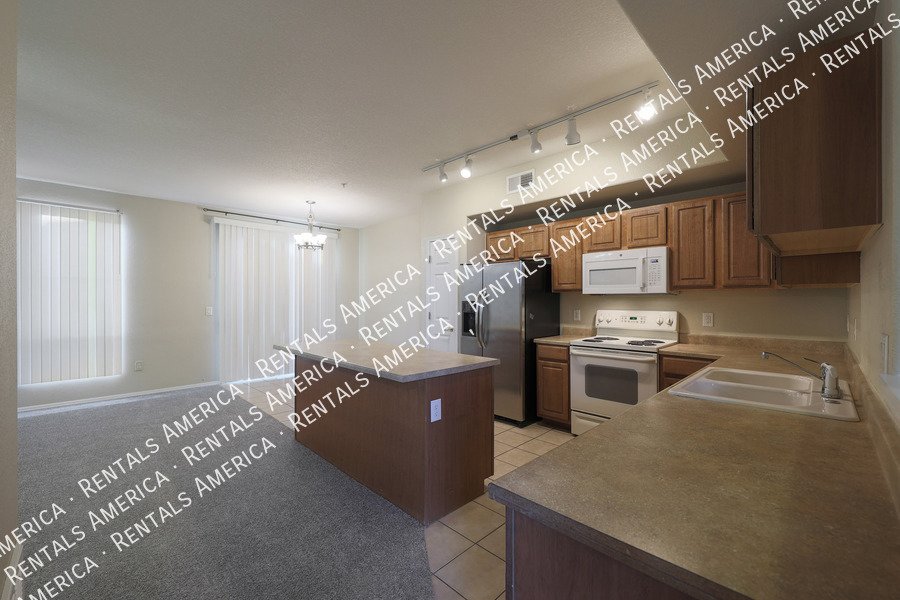 Beautiful 3 Bedroom 3.5 Bathroom Townhouse in Kensington Place!!! property image