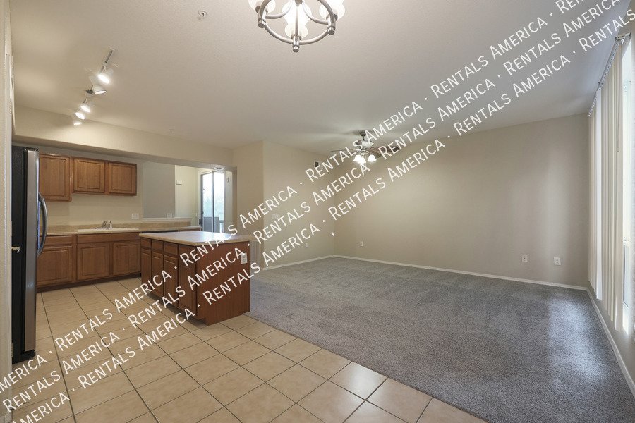 Beautiful 3 Bedroom 3.5 Bathroom Townhouse in Kensington Place!!! property image