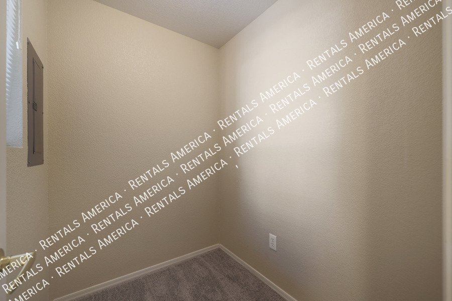 Beautiful 3 Bedroom 3.5 Bathroom Townhouse in Kensington Place!!! property image