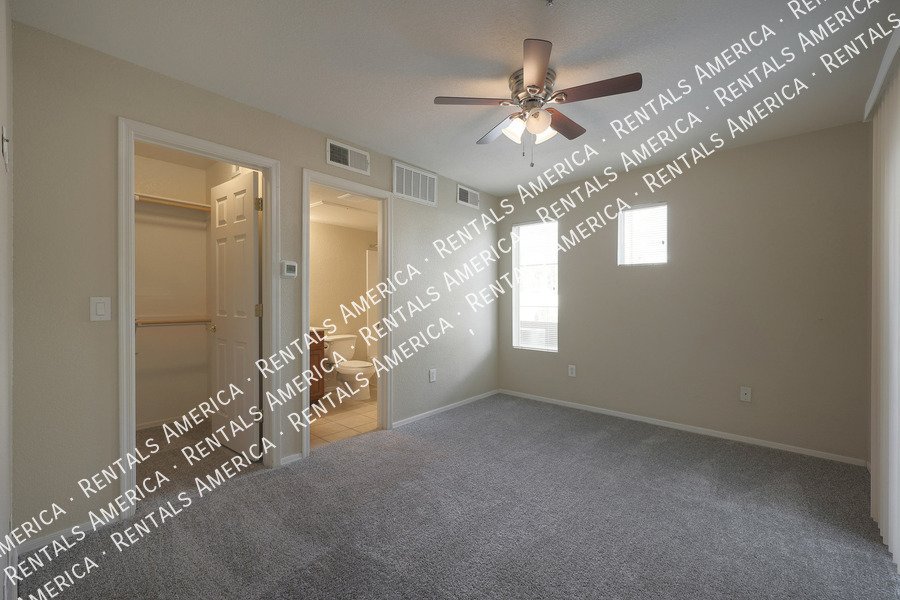 Beautiful 3 Bedroom 3.5 Bathroom Townhouse in Kensington Place!!! property image