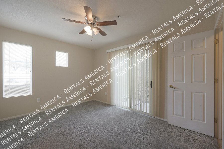 Beautiful 3 Bedroom 3.5 Bathroom Townhouse in Kensington Place!!! property image