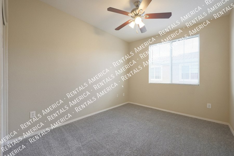 Beautiful 3 Bedroom 3.5 Bathroom Townhouse in Kensington Place!!! property image