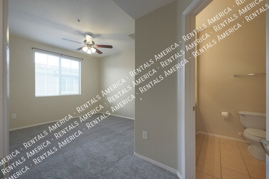 Beautiful 3 Bedroom 3.5 Bathroom Townhouse in Kensington Place!!! property image