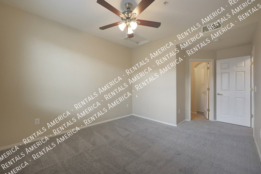Beautiful 3 Bedroom 3.5 Bathroom Townhouse in Kensington Place!!! property image