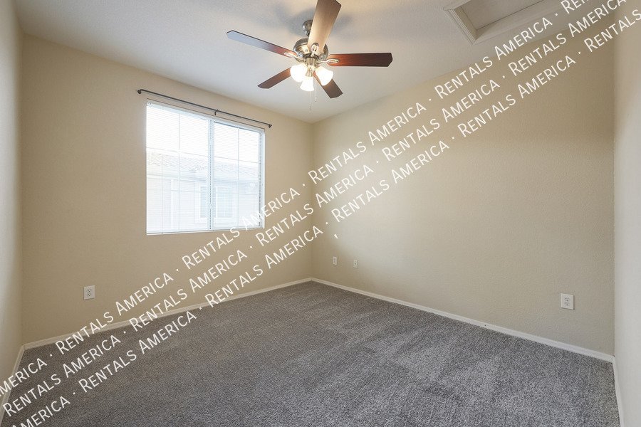 Beautiful 3 Bedroom 3.5 Bathroom Townhouse in Kensington Place!!! property image