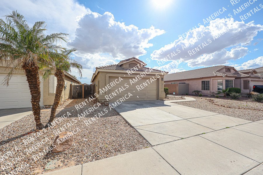 Charming 3-bedroom 2 bath in El Mirage property image