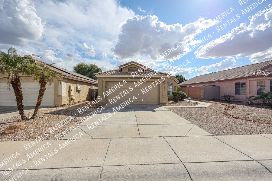 Charming 3-bedroom 2 bath in El Mirage property image