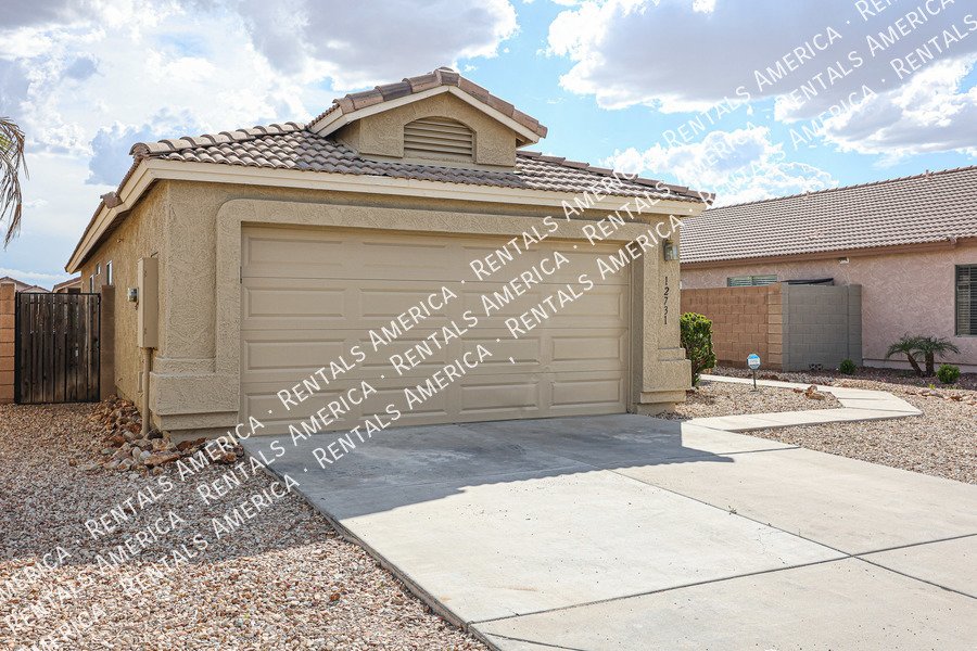 Charming 3-bedroom 2 bath in El Mirage property image