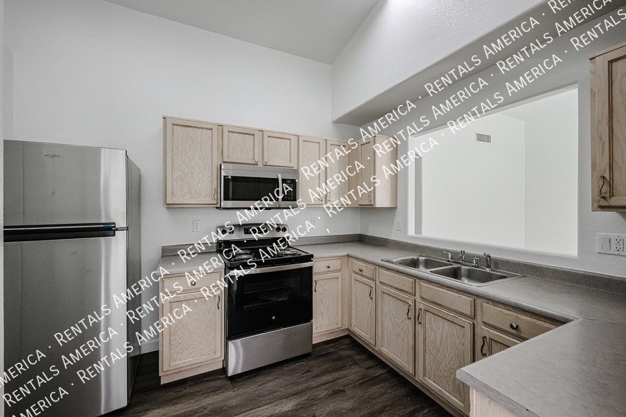 Charming 3-bedroom 2 bath in El Mirage property image
