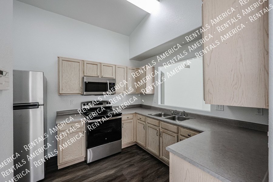 Charming 3-bedroom 2 bath in El Mirage property image