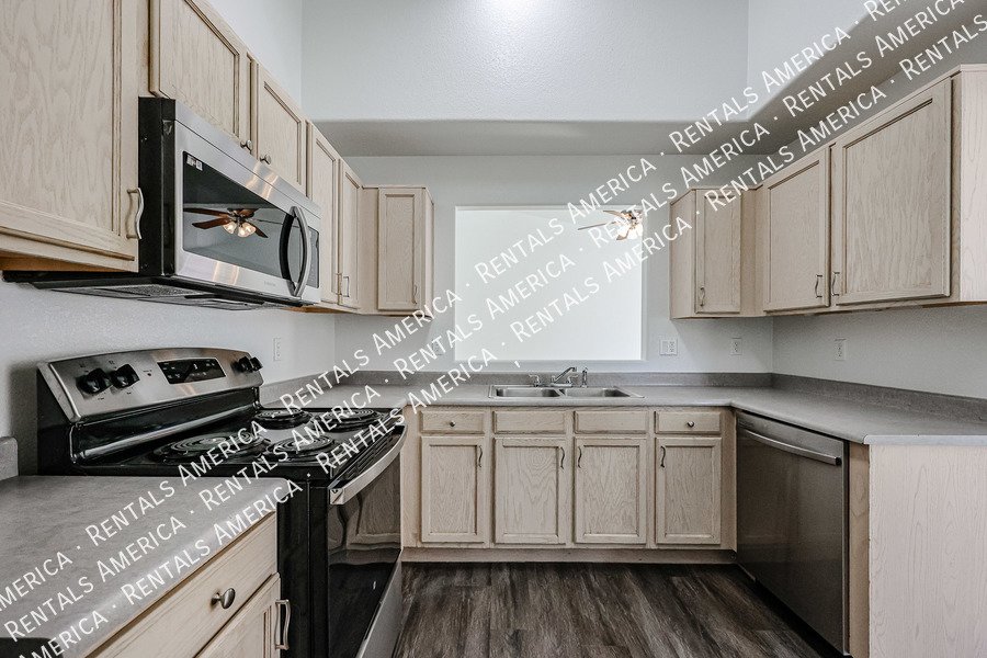 Charming 3-bedroom 2 bath in El Mirage property image