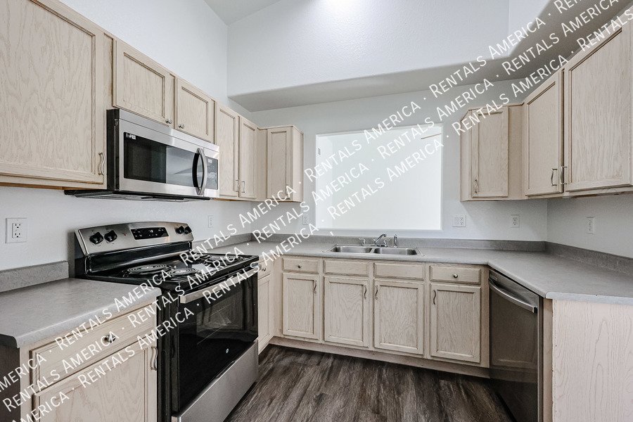 Charming 3-bedroom 2 bath in El Mirage property image