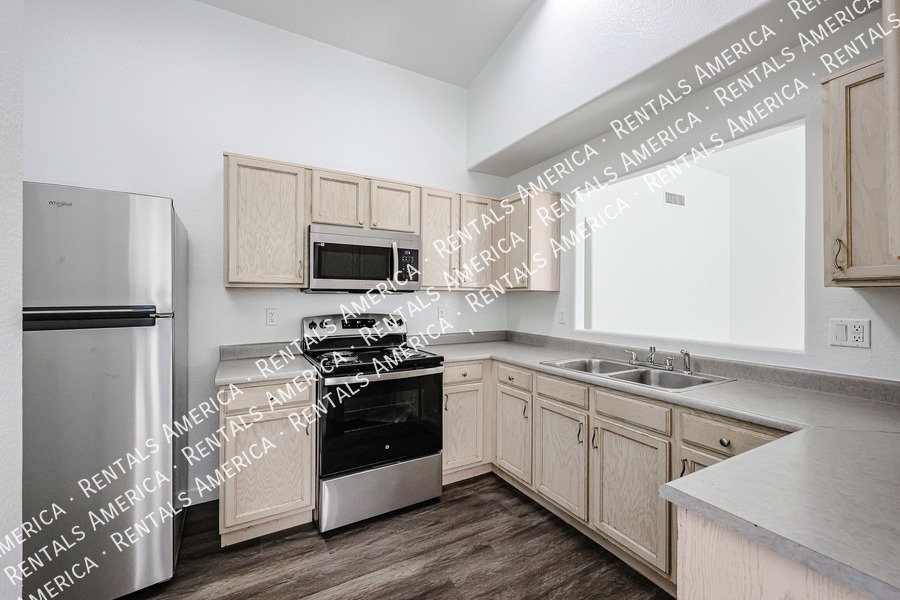 Charming 3-bedroom 2 bath in El Mirage property image